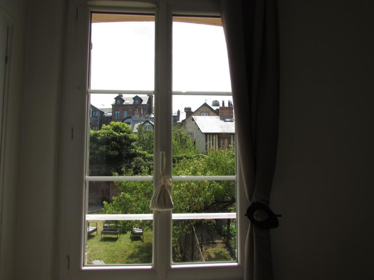 Les Gites De Claire Honfleur Exterior photo